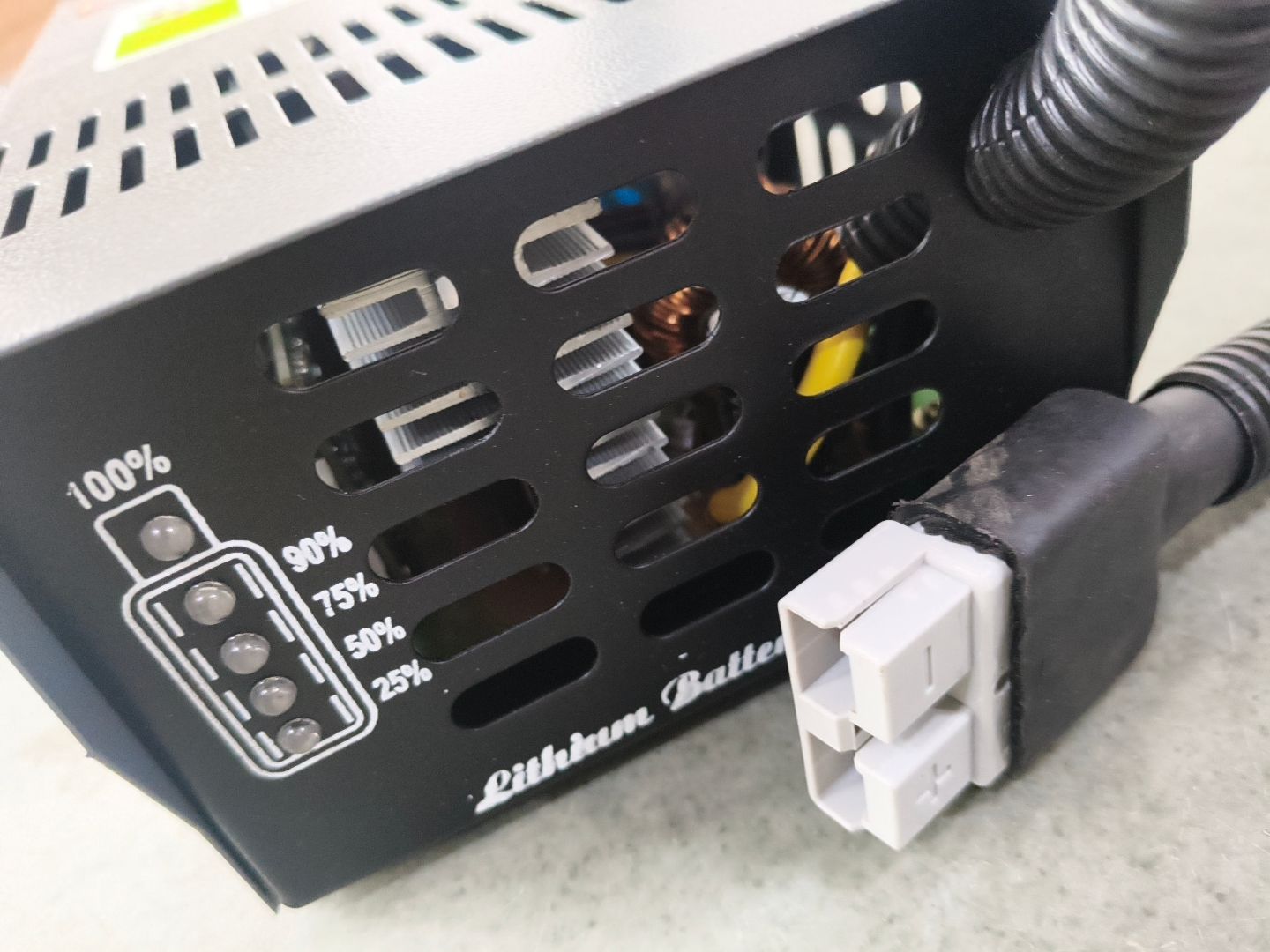UJALO 51.2–58V 20A Lithium-Ion Battery Charger | E-Rickshaw Lithium Battery Charger | Fast Charging